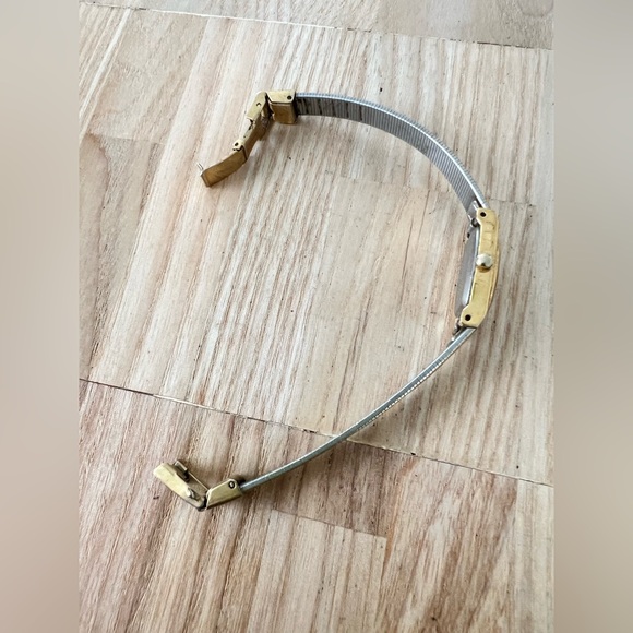 Vintage dainty Citizen Quartz ladies gold tone dress watch NEW BATTERY - Picture 6 of 11